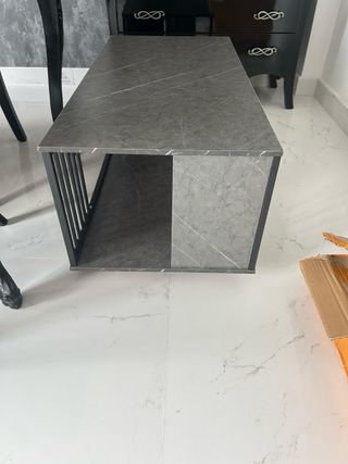 Mesa de salón moderna gris y negra