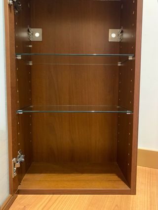 Mueble auxiliar madera puerta cristal