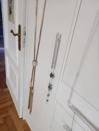 Colgante dorado con flecos