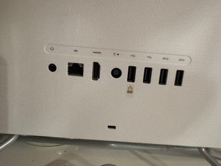 Nuovo computer HP All-in-One bianco per ufficio