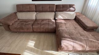 Divano chaise longue beige e marrone in pelle Milvana