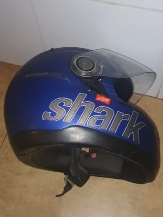 Casco de moto azul SHARK