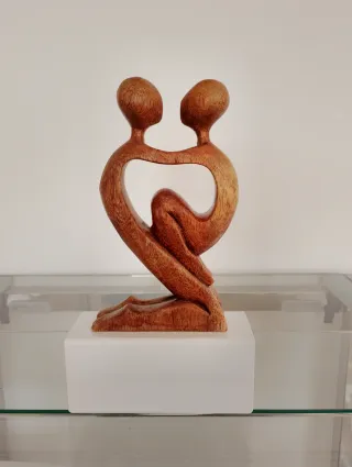 Scultura in legno astratta