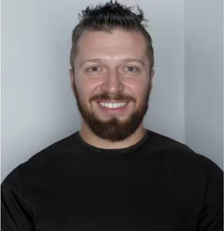 CHICO SERIO BUSCA TRABAJO.