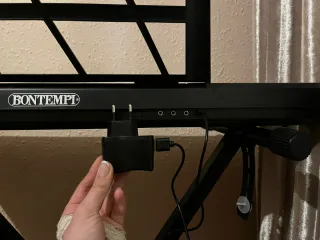 Piano elettrico con supporto