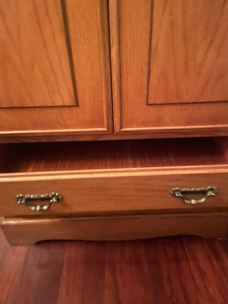 Guardaroba in legno massello