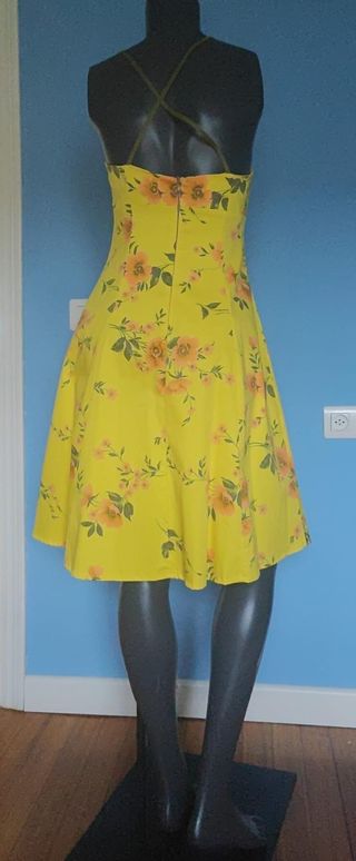 Vestido Corto Amarillo Floral-Vidrio Talla M