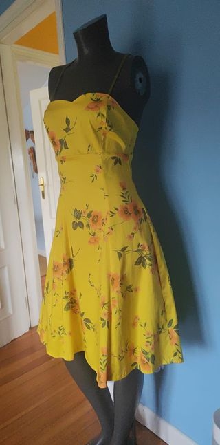 Vestido Corto Amarillo Floral-Vidrio Talla M