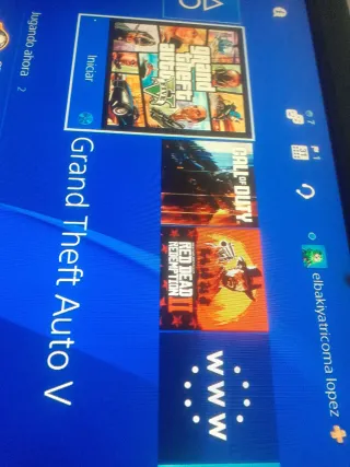 Consola PS4 Pro + 3 mandos