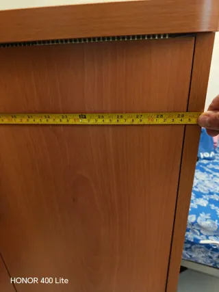 Zapatero de madera marrón