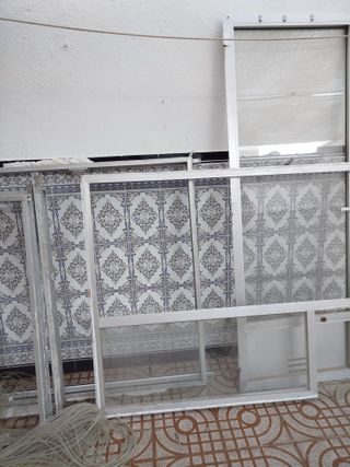 Puerta de madera con cristal