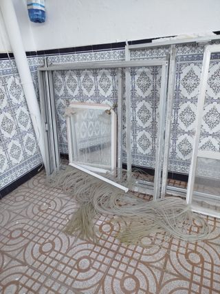 Puerta de madera con cristal