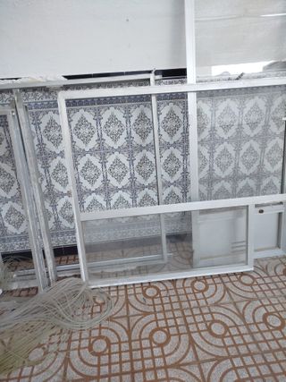 Puerta de madera con cristal