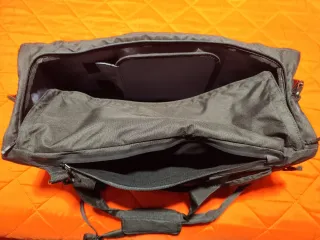 Mochila de gimnasio negra.