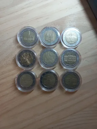 Monedas de 2 euros en caja (88 monedas)