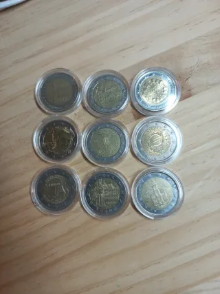 Monedas de 2 euros en caja (88 monedas)