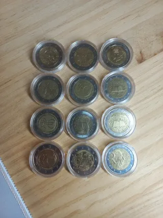 Monedas de 2 euros en caja (88 monedas)