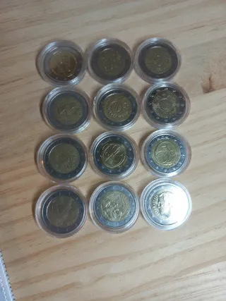Monedas de 2 euros en caja (88 monedas)