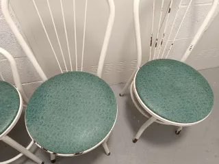 Silla y mesa comedor