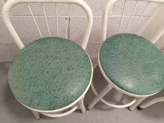 Silla y mesa comedor