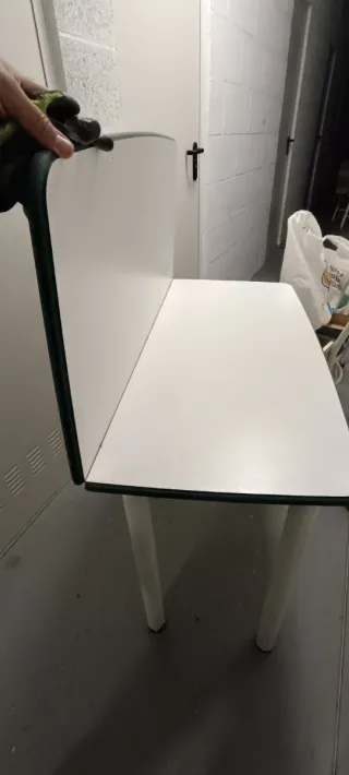 Silla y mesa comedor