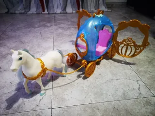 Carroza Disney con caballo para niñas
