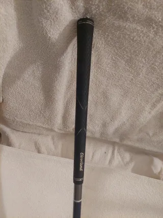 Cleveland Launcher Híbrido 25° Regular + Funda