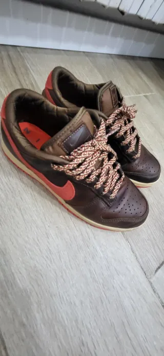 Nike Marrones y Rojas