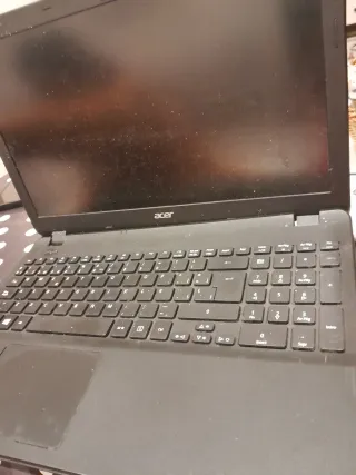 Ordenador portátil Acer negro ,no funciona