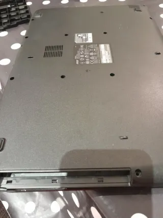 Ordenador portátil Acer negro ,no funciona