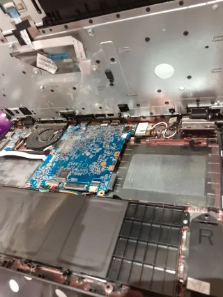 Ordenador portátil Acer negro ,no funciona