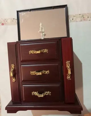 Joyero Musical Nogal y Dorado