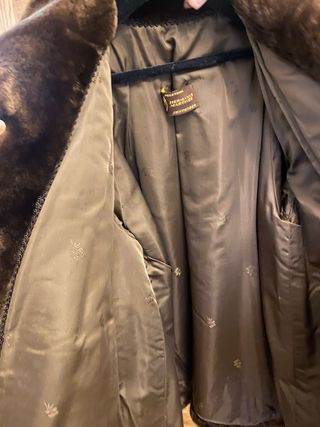 Abrigo Mouton. Talla 44. Color marrón