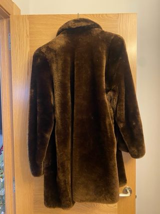 Abrigo Mouton. Talla 44. Color marrón