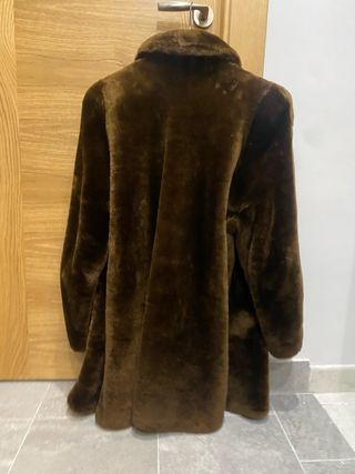Abrigo Mouton. Talla 44. Color marrón