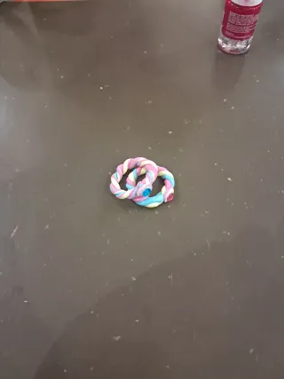 Anillos retorcidos de colores