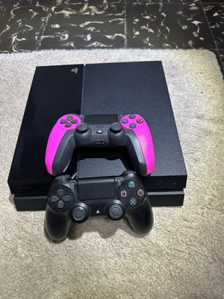 Consola PS4 Negra con 2 Mandos (Rosa y Negro)