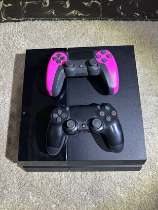 Consola PS4 Negra con 2 Mandos (Rosa y Negro)