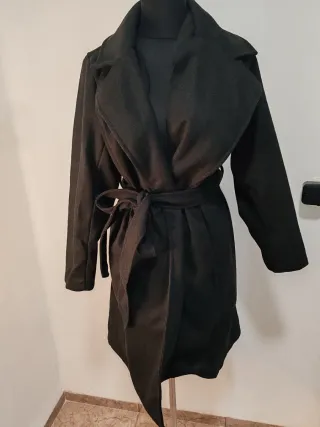 Abrigo de paño negro