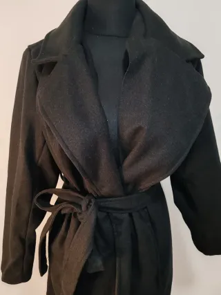 Abrigo de paño negro