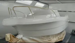 Embarcación a motor Quicksilver con remolque