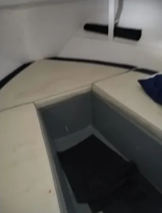 Embarcación a motor Quicksilver con remolque