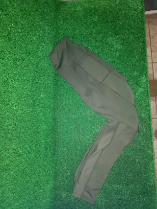 Leggings caqui con bolsillos ✅