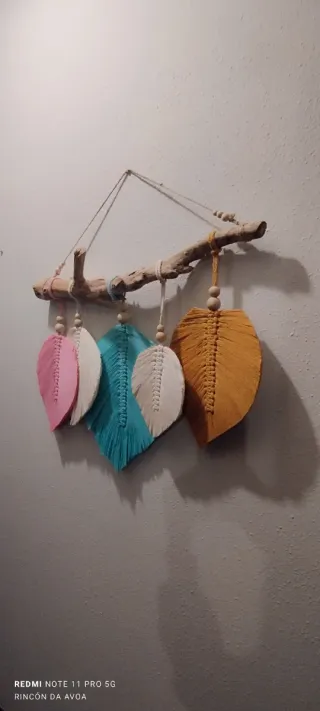 Arazzo in Macramè Foglie Sospese in Legno