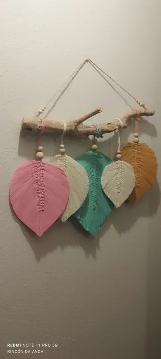 Arazzo in Macramè Foglie Sospese in Legno