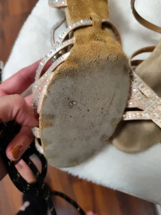 Zapatos de baile beige/dorado con pedrería