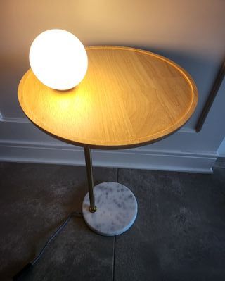 Mesa auxiliar madera y marmol con luz