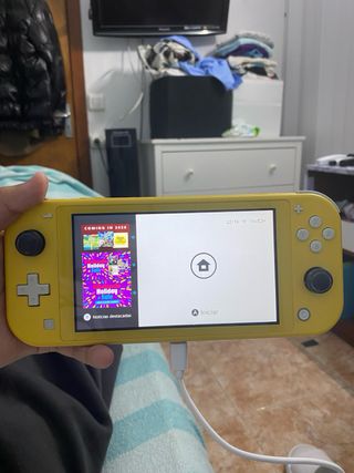 Nintendo Switch Lite Amarilla en perfecto estado