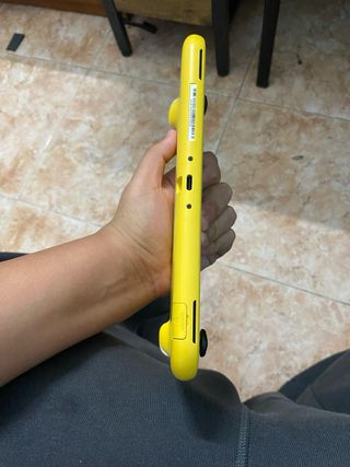 Nintendo Switch Lite Amarilla en perfecto estado