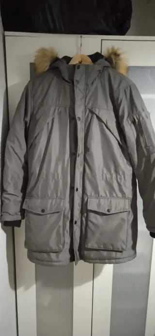 Chaquetón gris capucha pelo hombre